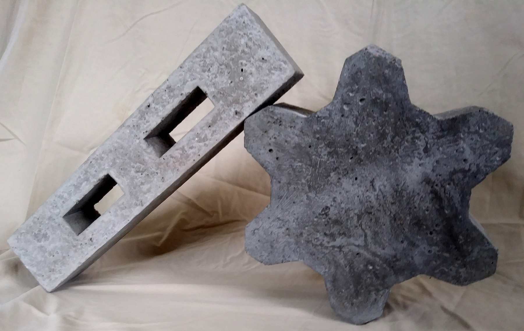 Concrete sculpture by Ada Denil